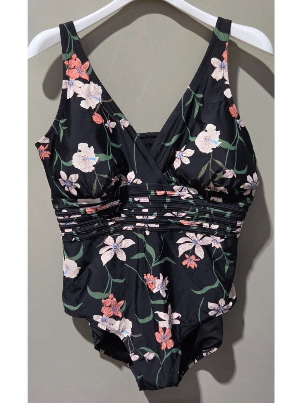 Shade & Shore Black Floral Waist Detail Trim Accent Swimsuit -- Plus Size 24